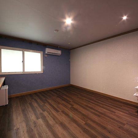 Art Hotel Gumi ภายนอก รูปภาพ