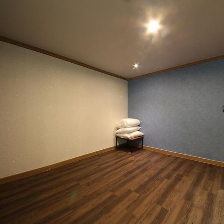 Art Hotel Gumi ภายนอก รูปภาพ