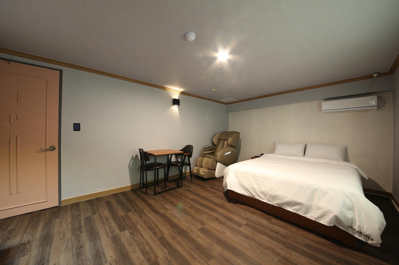 Art Hotel Gumi ภายนอก รูปภาพ