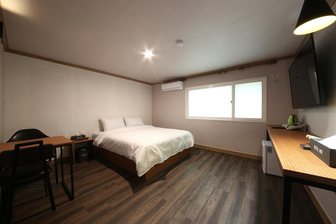 Art Hotel Gumi ภายนอก รูปภาพ