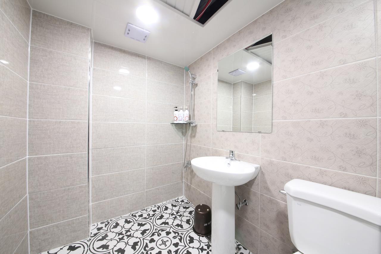 Art Hotel Gumi ภายนอก รูปภาพ