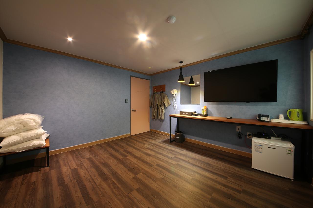 Art Hotel Gumi ภายนอก รูปภาพ
