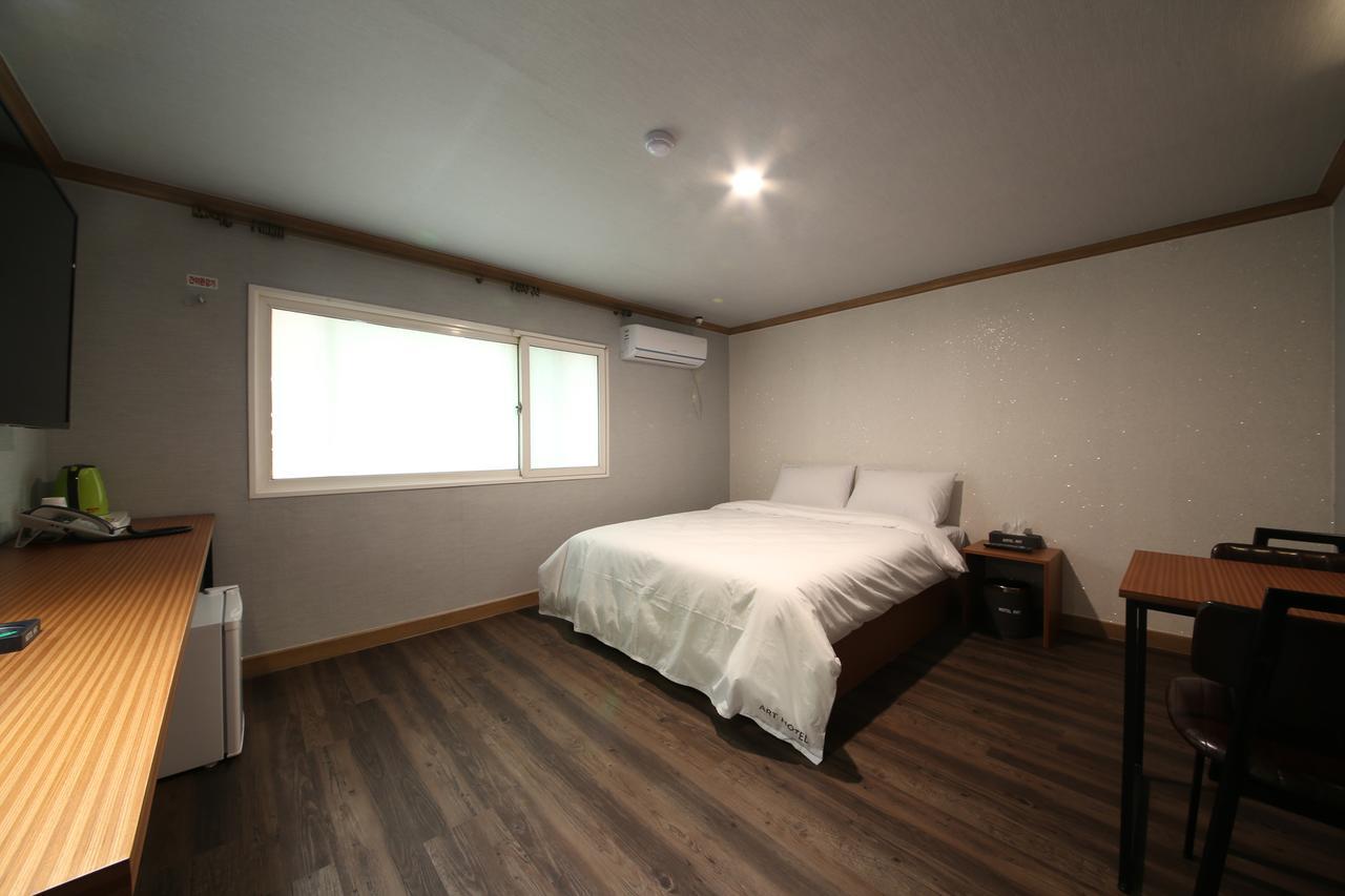 Art Hotel Gumi ภายนอก รูปภาพ